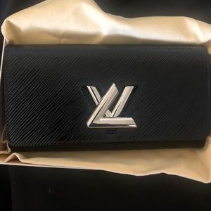 Louis Vuitton Epi leather Black. authentic
